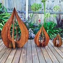 Load image into Gallery viewer, Teardrop Garden Sculpture